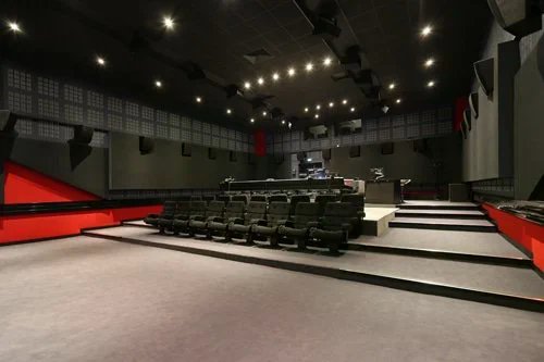 Dubbing Brothers — auditorium 160m² avec sièges et tissu acoustique, réalisation TCS