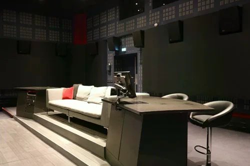 Dubbing Brothers — zone régie et mobilier sur mesure, fabrication atelier TCS