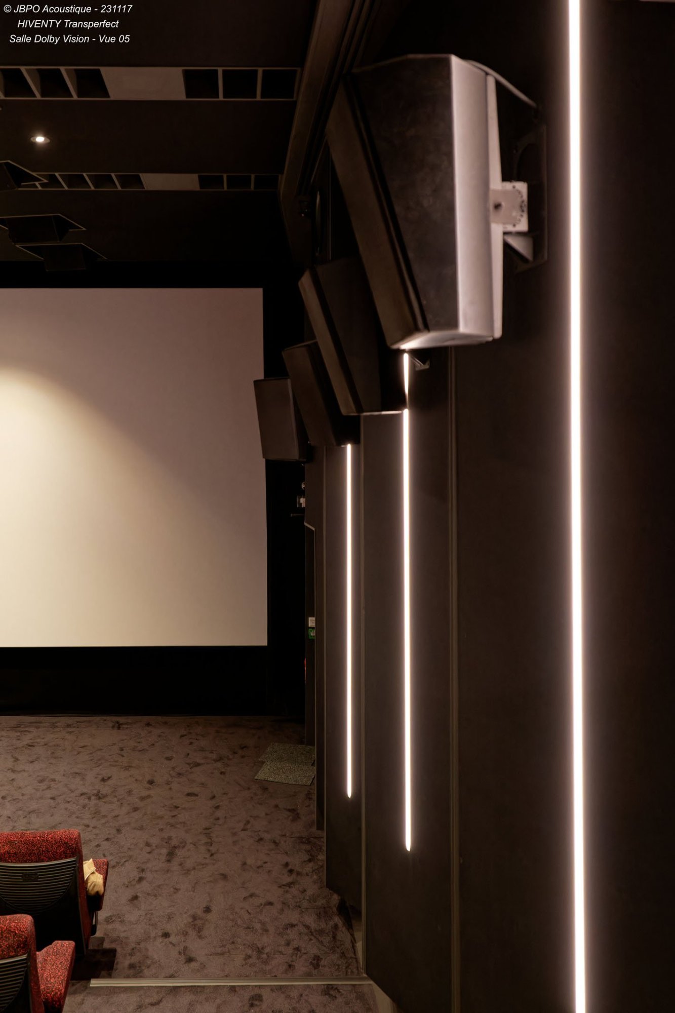 Transperfect Hiventy — détail enceintes DK Audio et éclairage architectural, TCS