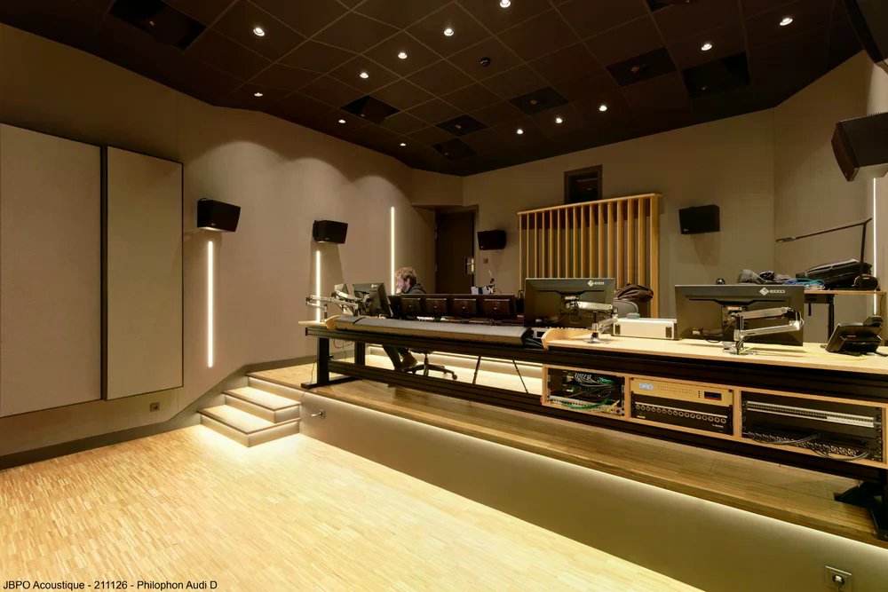 Philophon Audi D — console de mixage sur estrade bois rétroéclairée, TCS