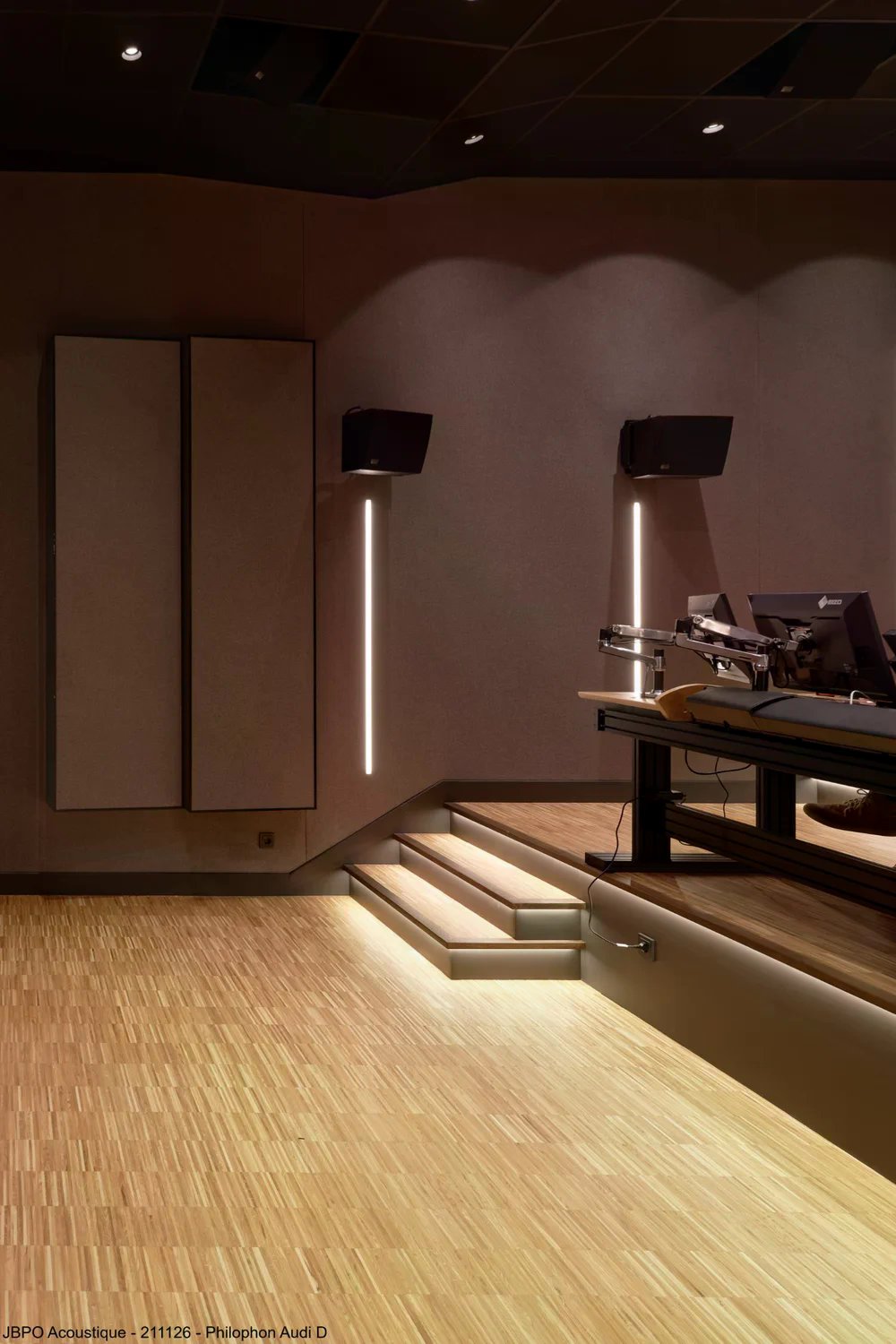 Philophon Audi D — zone client et diffuseurs latéraux, isolation acoustique TCS