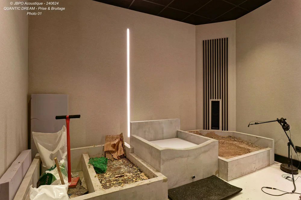 Quantic Dream cabine bruitage — bacs de matières et lames acoustiques, construction TCS