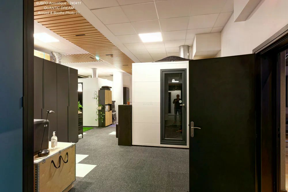 Quantic Dream — hall d'accueil et booths acoustiques intégrés, réalisation TCS
