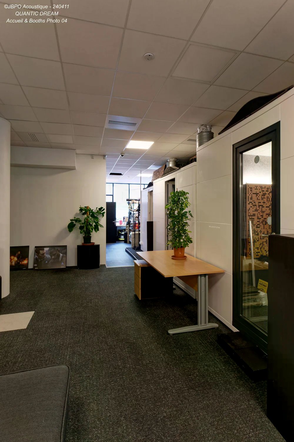 Quantic Dream — couloir et booths d'enregistrement sur mesure, construction TCS