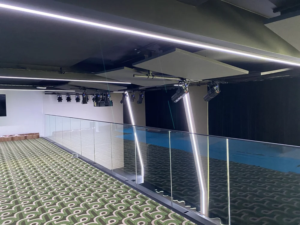 Universal Music Paris — mezzanine et cintres techniques, isolation et tissu acoustique TCS